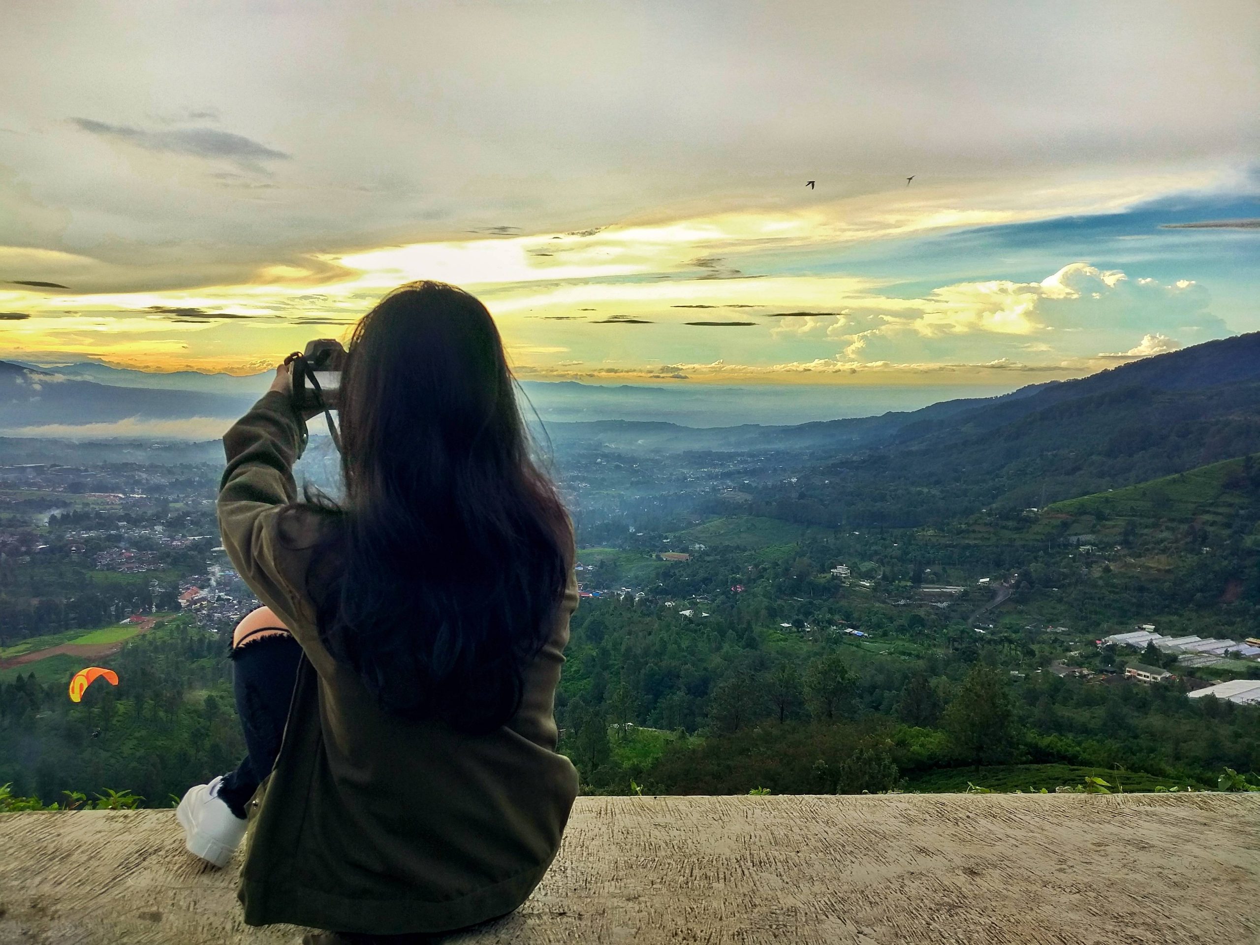 Mengintip Keseruan Wisata Gantole Puncak Bogor